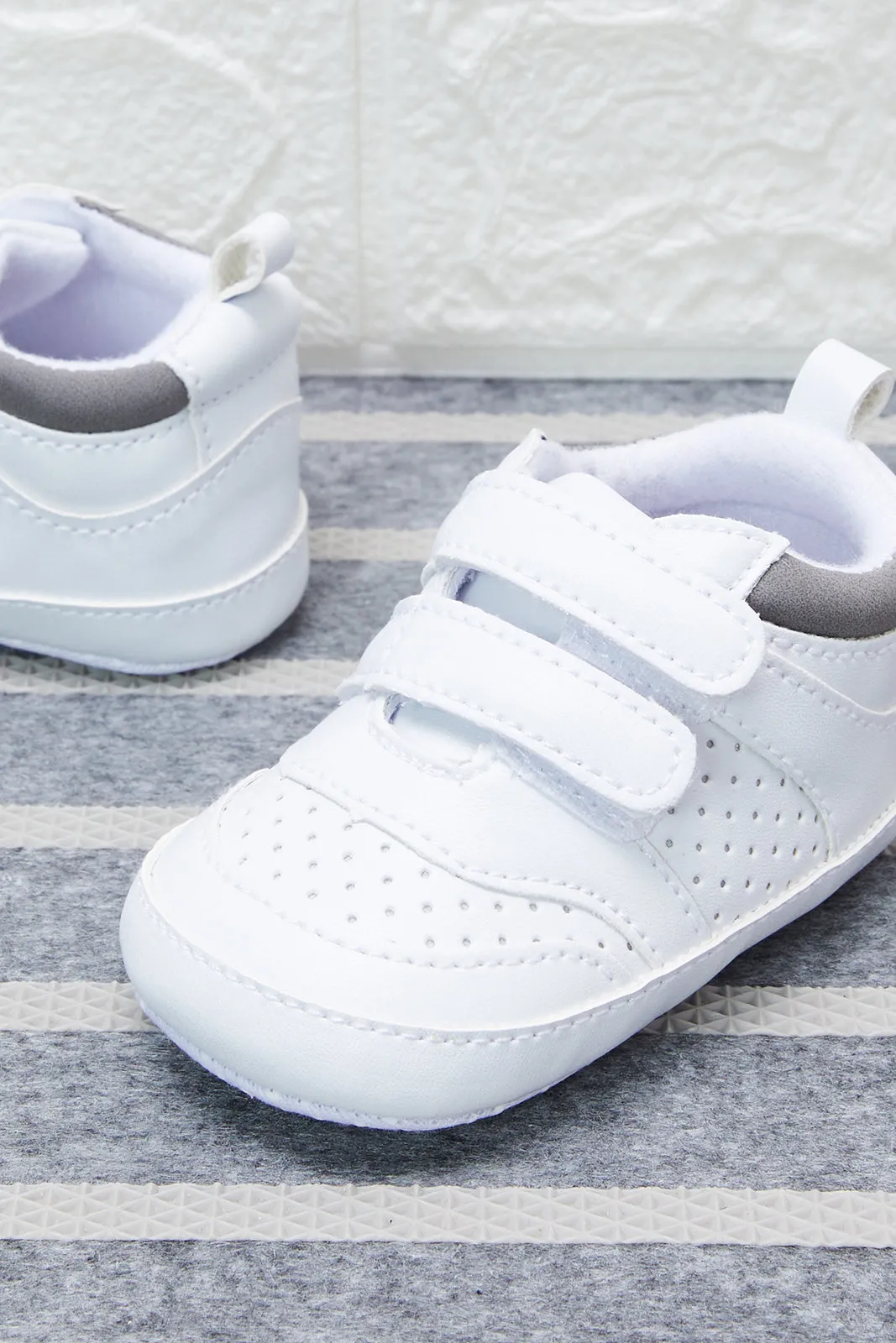 Infant Boys White Velcro Pram Shoe