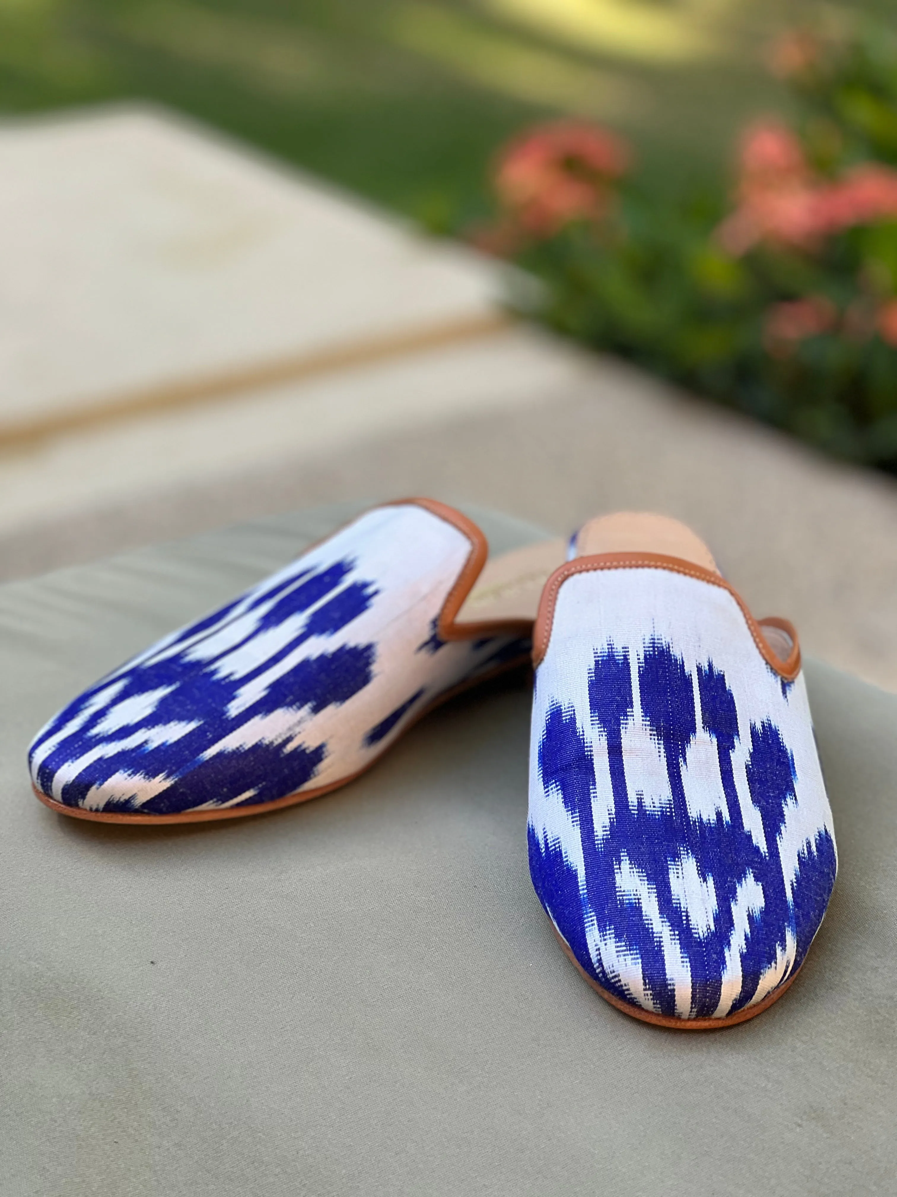 Istanbul Ultramarine Blue & White Slides